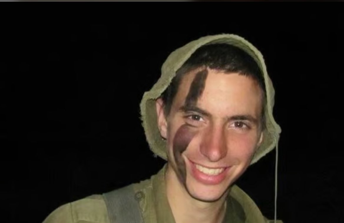 כה אמר ה׳
קול ברמה נשמע 
נהי, בכי תמרורים 
רחל מבכה על בניה 
מאנה להנחם 
על בניה כי איננו

כה אמר ה׳
מנעי קולך מבכי 
ועיניך מדמעה 
כי יש שכר לפעלתך נאם ה׳
ושבו מארץ אויב

ויש תקוה לאחריתך נאם ה׳
ושבו בנים לגבולם