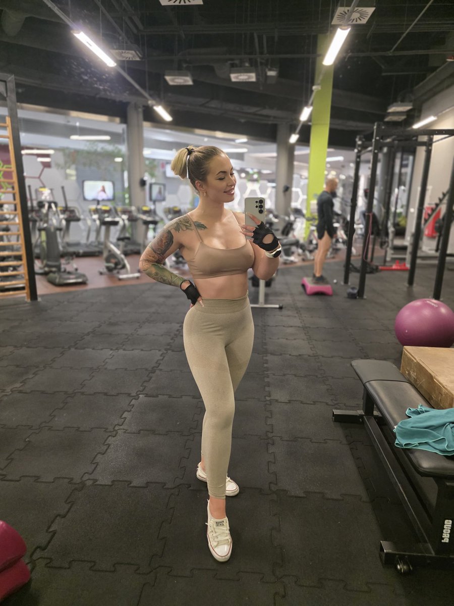 Natalie Wayne tweet media