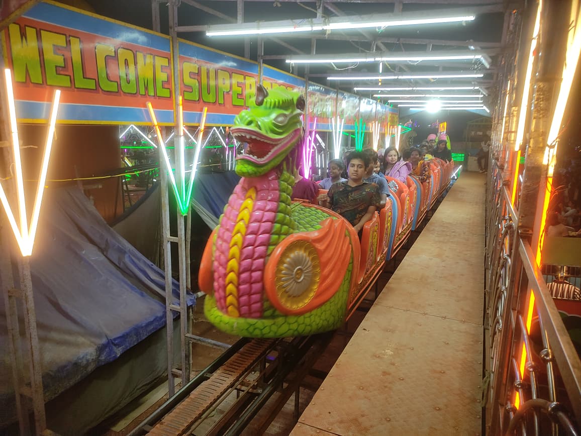 sambad_odisha's tweet image. #ଐତିହାସିକ_କଟକ_ବାଲିଯାତ୍ରାରେ_ଲୋକଙ୍କର_ଭିଡ଼
-କଟକରେ ଜାରି ରହିଛି ବାଲିଯାତ୍ରା-୨୦୨୫
-ଆଜି ରବିବାର ଯୋଗୁଁ ପ୍ରବଳ ଭିଡ଼
-ମୀନାବଜାରୁ ଜିନିଷ କିଣିଲେ, ମନୋରଂଜନ ଜୋନ୍‌ରେ ମଜା ନେଲେ ଲୋକେ
#Sambad #Cuttack #Balijatra