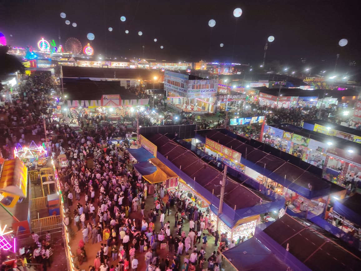 sambad_odisha's tweet image. #ଐତିହାସିକ_କଟକ_ବାଲିଯାତ୍ରାରେ_ଲୋକଙ୍କର_ଭିଡ଼
-କଟକରେ ଜାରି ରହିଛି ବାଲିଯାତ୍ରା-୨୦୨୫
-ଆଜି ରବିବାର ଯୋଗୁଁ ପ୍ରବଳ ଭିଡ଼
-ମୀନାବଜାରୁ ଜିନିଷ କିଣିଲେ, ମନୋରଂଜନ ଜୋନ୍‌ରେ ମଜା ନେଲେ ଲୋକେ
#Sambad #Cuttack #Balijatra