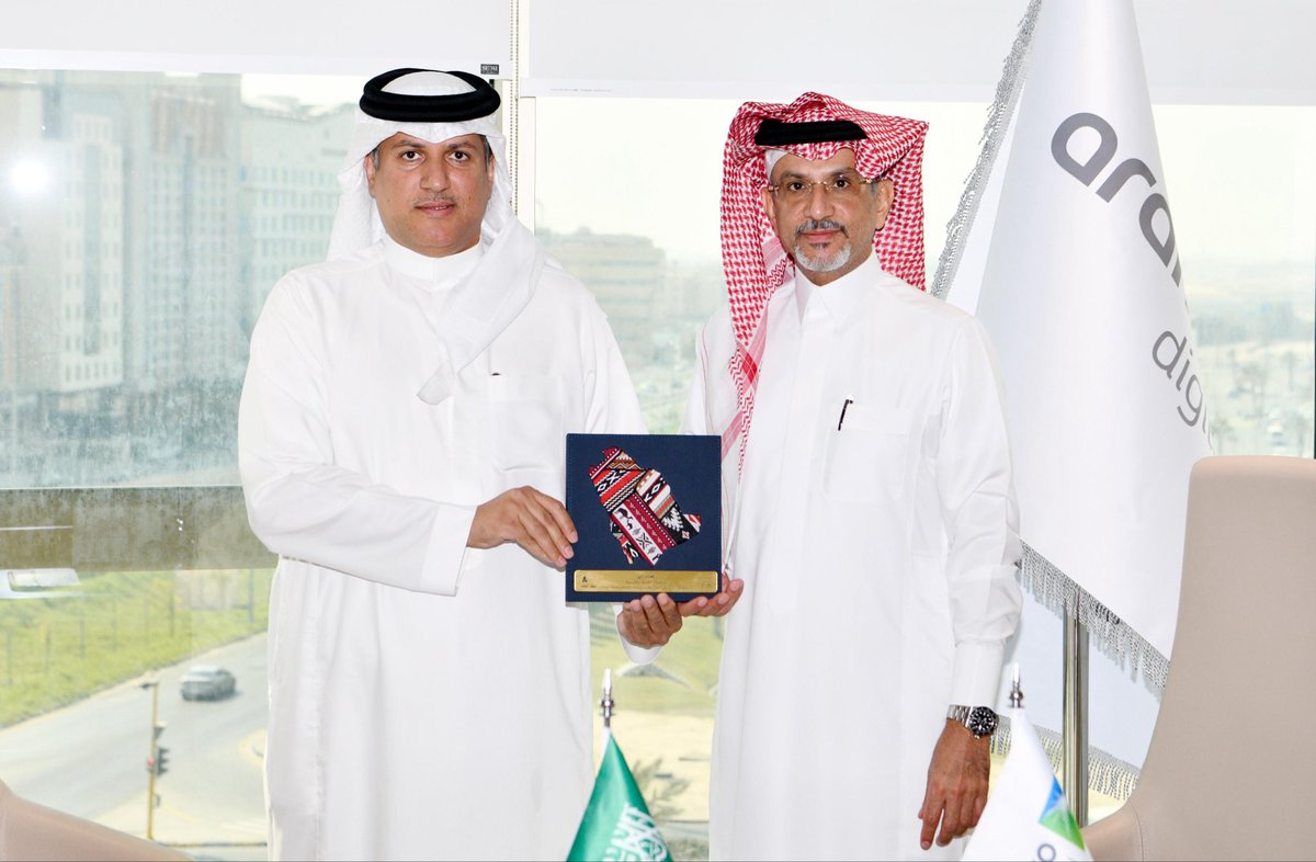 AsharqiaChamber's tweet photo. التقى الرئيس التنفيذي لشركة أرامكو الرقمية م.نبيل النعيم اليوم الأحد عضو مجلس إدارة غرفة الشرقية رئيس لجنة الاتصالات وتقنية المعلومات بالغرفة ناصر بن راشد آل بجاش الهاجري وعدد من أعضاء اللجنة https://t.co/dQeWN2iins