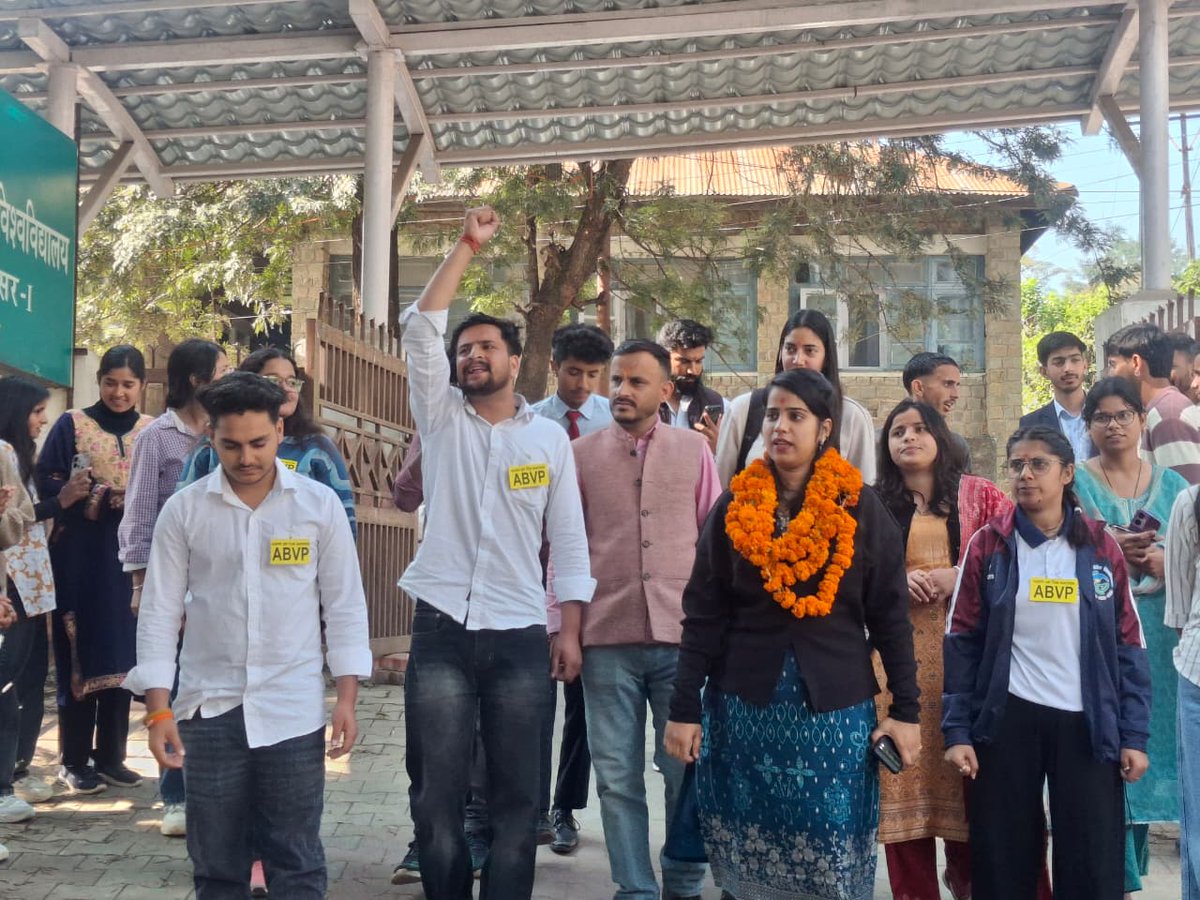 ABVPVoice's tweet photo. हिमाचल प्रदेश में दो दिवसीय प्रवास के दौरान अभाविप की राष्ट्रीय मंत्री कुमारी शालिनी वर्मा का धर्मशाला में प्रवास रहा। इस दौरान केंद्रीय विश्वविद्यालय हिमाचल प्रदेश, शाहपुर और धर्मशाला की शोध समिति व इकाई बैठक का आयोजन किया गया। इस दौरान केंद्रीय विश्वविद्यालय धर्मशाला में छात्रावास बैठक कर कार्यकर्ताओं से विभिन्न विषयों में चर्चा की गई।