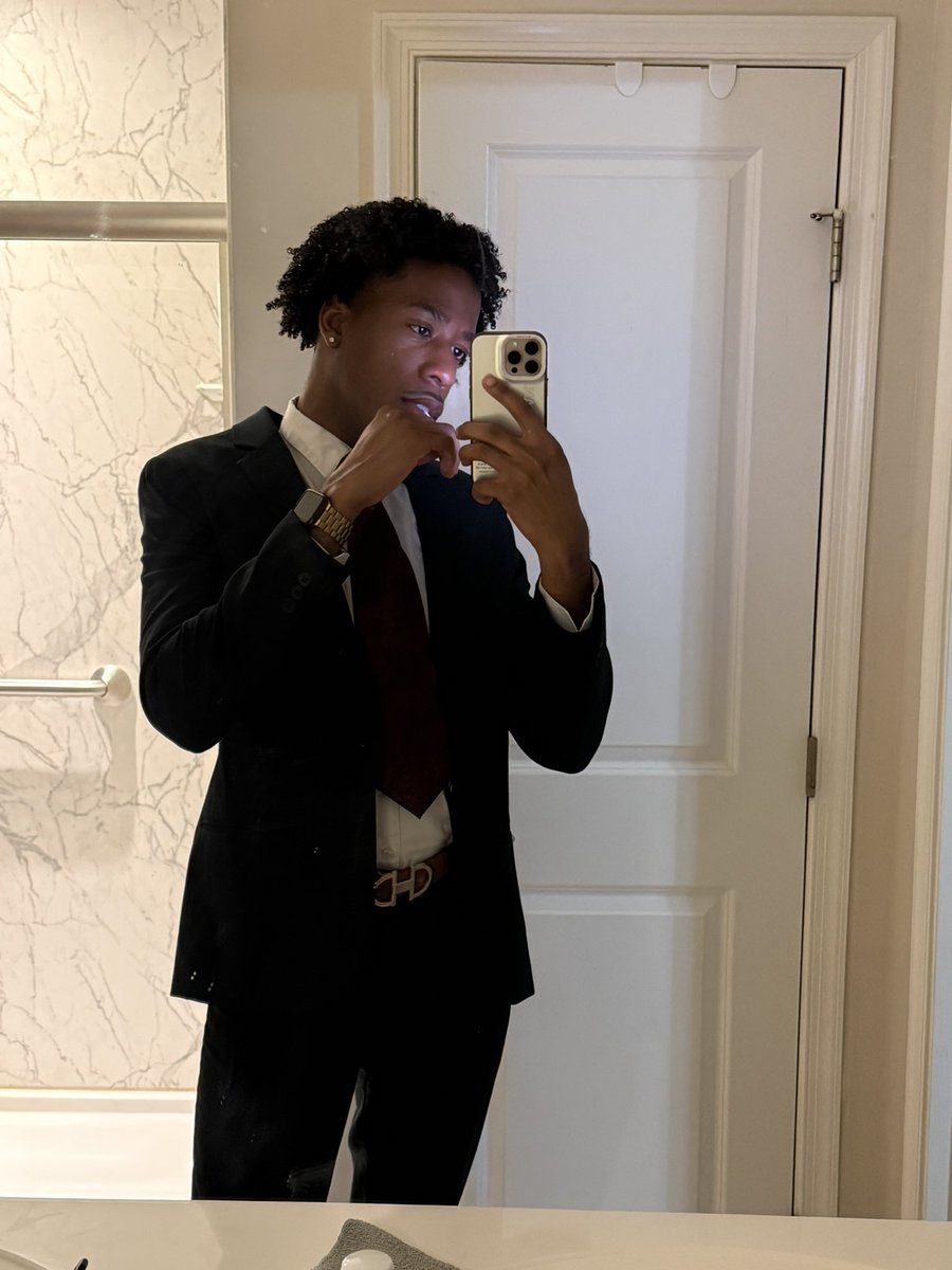 unclejxy's tweet photo. 🤵🏽‍♂️ https://t.co/vVGA4AlNYt