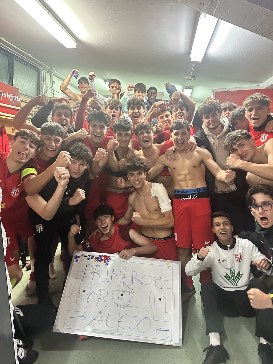 Primeros por ti, <a href="/AlejoGilGlez/">Alejo Gil</a> 🍍

#OrgulloUDSM | #LaboreVictoriam