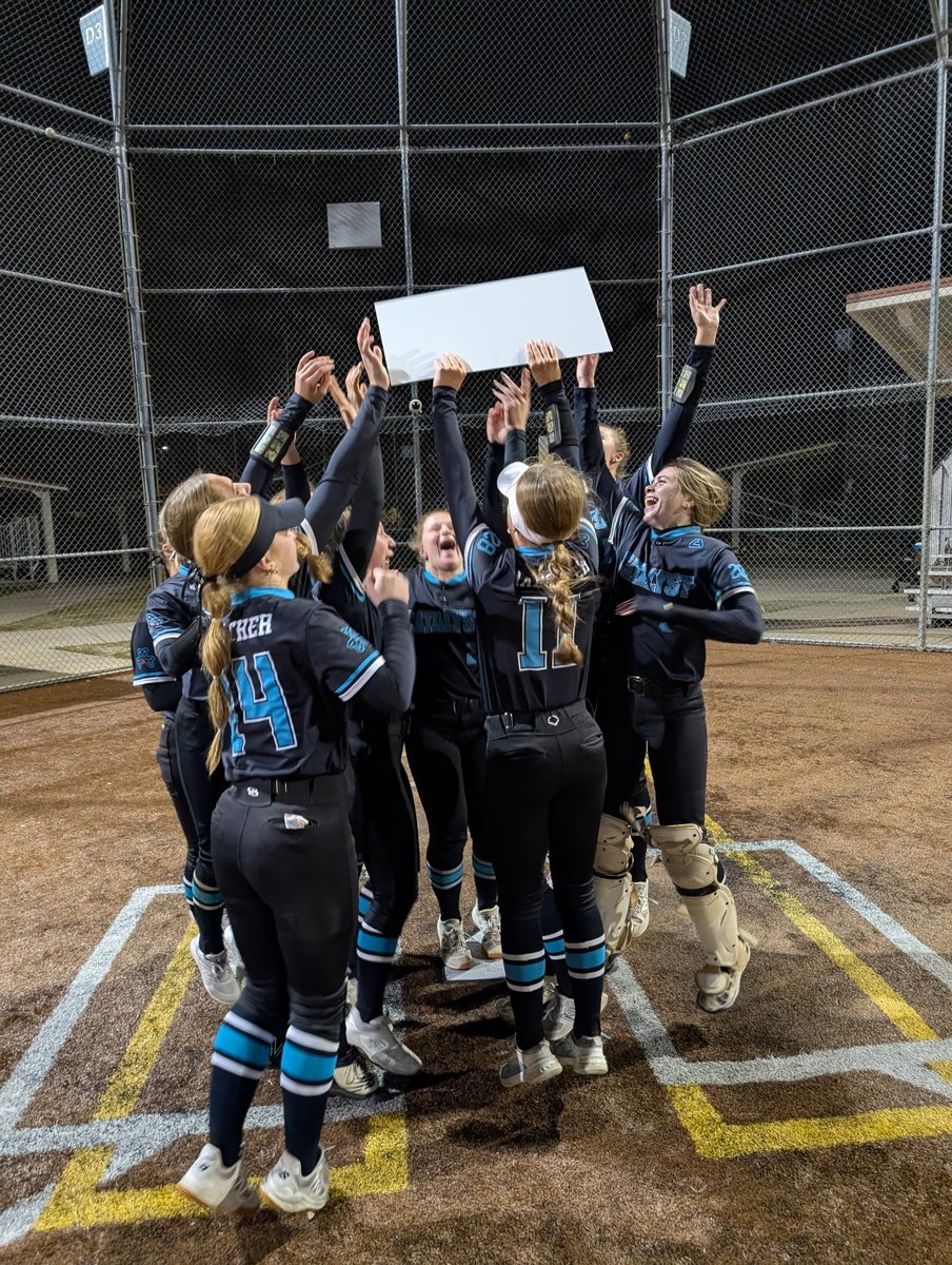 YOUR GIRLS ARE HEADING TO INDY🎟️🥊

We showed out against lots of fierce competition and frigid weather to secure our bid to the Alliance Championship Series in Indiana next July! Such a great end to our fall! 🥳👏