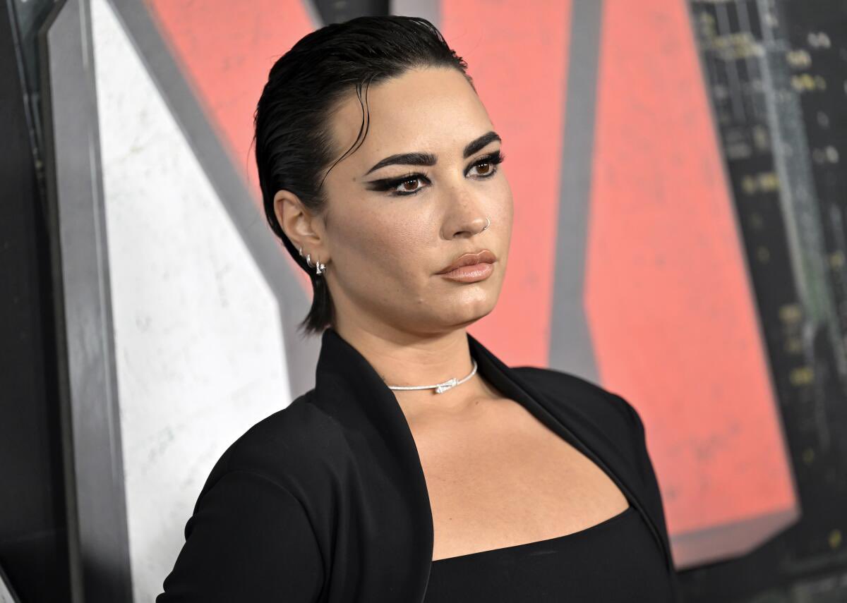 DropPopNet's tweet image. Demi Lovato reveal they’re non-binary again.