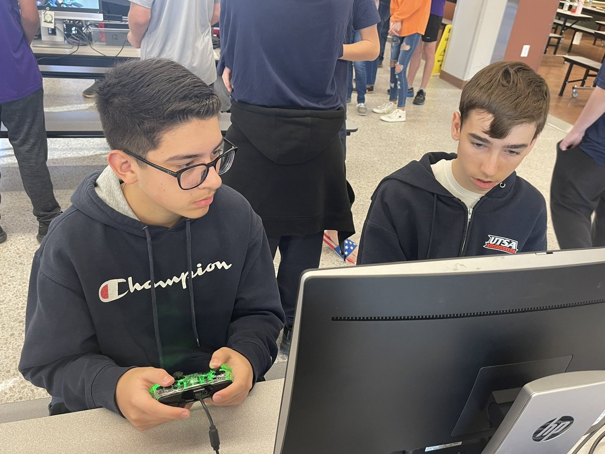 mattwmyers's tweet image. Congratulations to our Esports team for taking first place in their tournament this weekend. We’re proud of your hard work! Thank you Coach Fitz for leading! #wearesouth #esports @BoerneMSSouth @BMSS_LIB 🐴