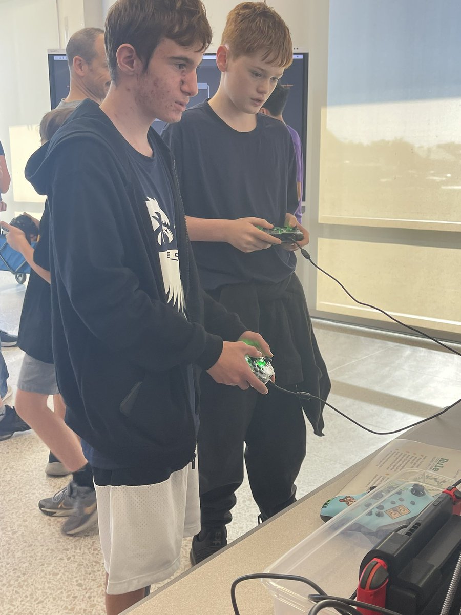 mattwmyers's tweet image. Congratulations to our Esports team for taking first place in their tournament this weekend. We’re proud of your hard work! Thank you Coach Fitz for leading! #wearesouth #esports @BoerneMSSouth @BMSS_LIB 🐴