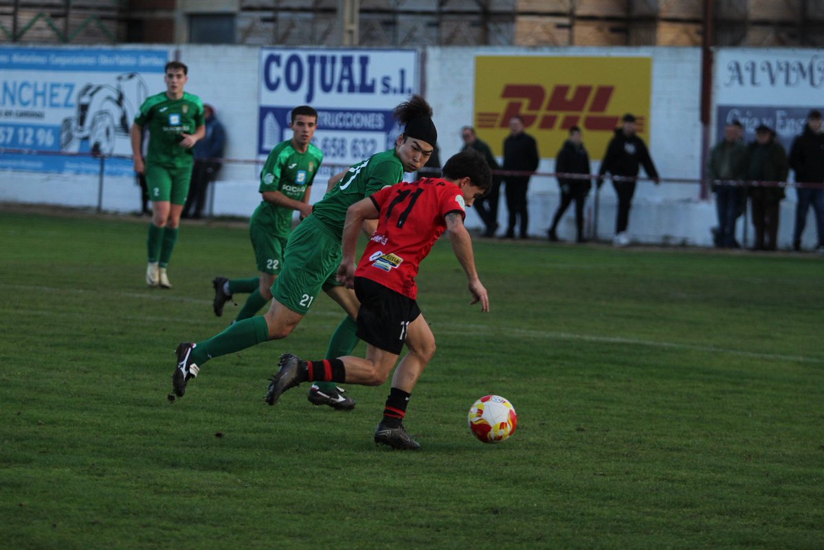 🔁 65’ | 0-0 | Cambio en el banquillo de La Calzada.

➡️ Efrén 
⬅️ Mario

#LaCalzadaVianes #TerceraRFEF #Temporada2526