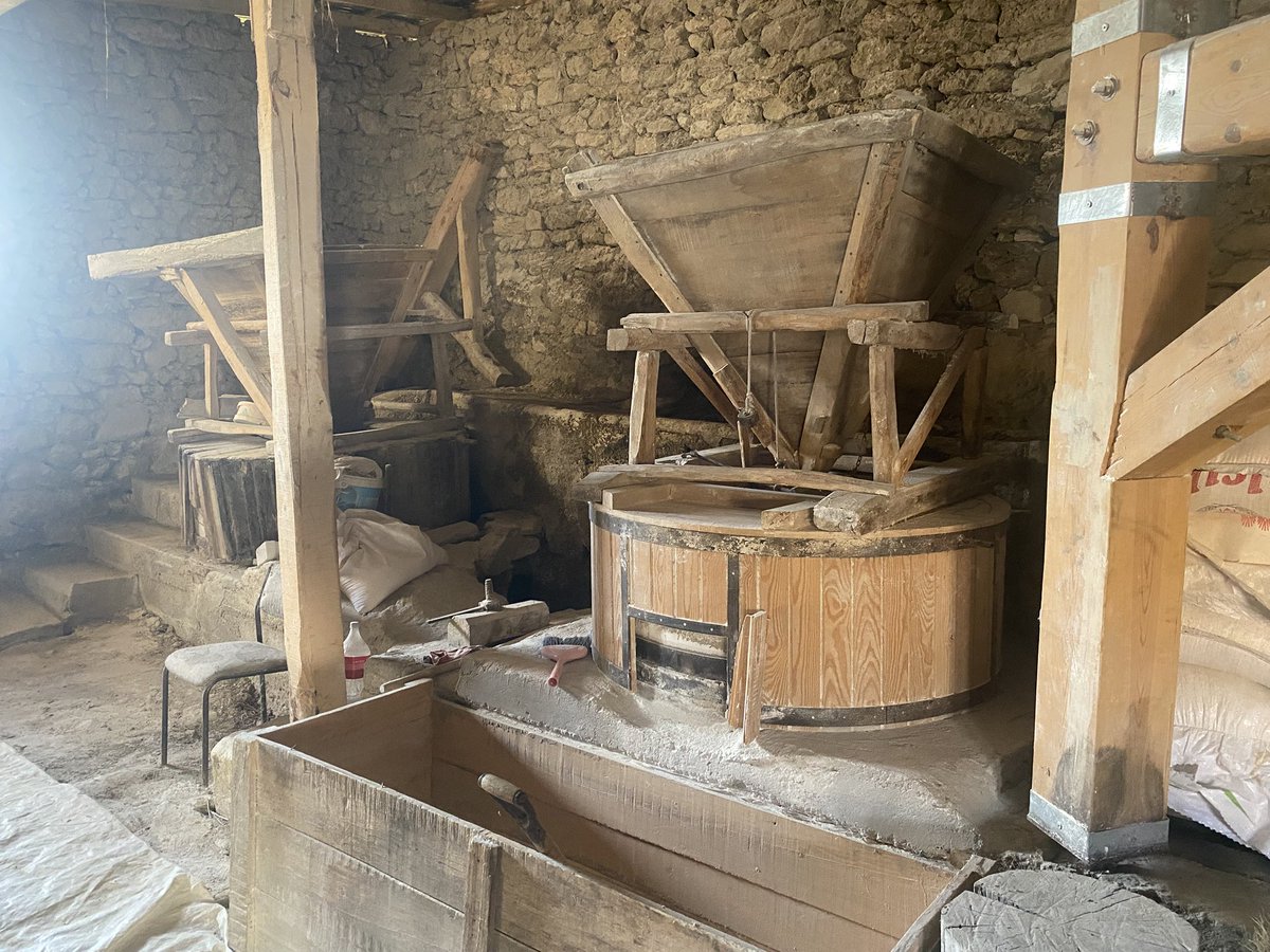 tiryak65's tweet photo. Kent ve Şehir okumaları kapsamında bu gün Gürpınar ilçemizin tarihi ; 
-Kırkdeğirmenleri,
-Menua (Şamran) Kanalı,
-Çavuştepe Kalesi,
-Zernek Kalesi,
-Hoşap kalesi’ni gezmenin mutluluğunu yaşadık. Şehrimizin tarihi ve kültürel zenginliğine bir kez daha tanık olduk. https://t.co/uIQbdckS5c