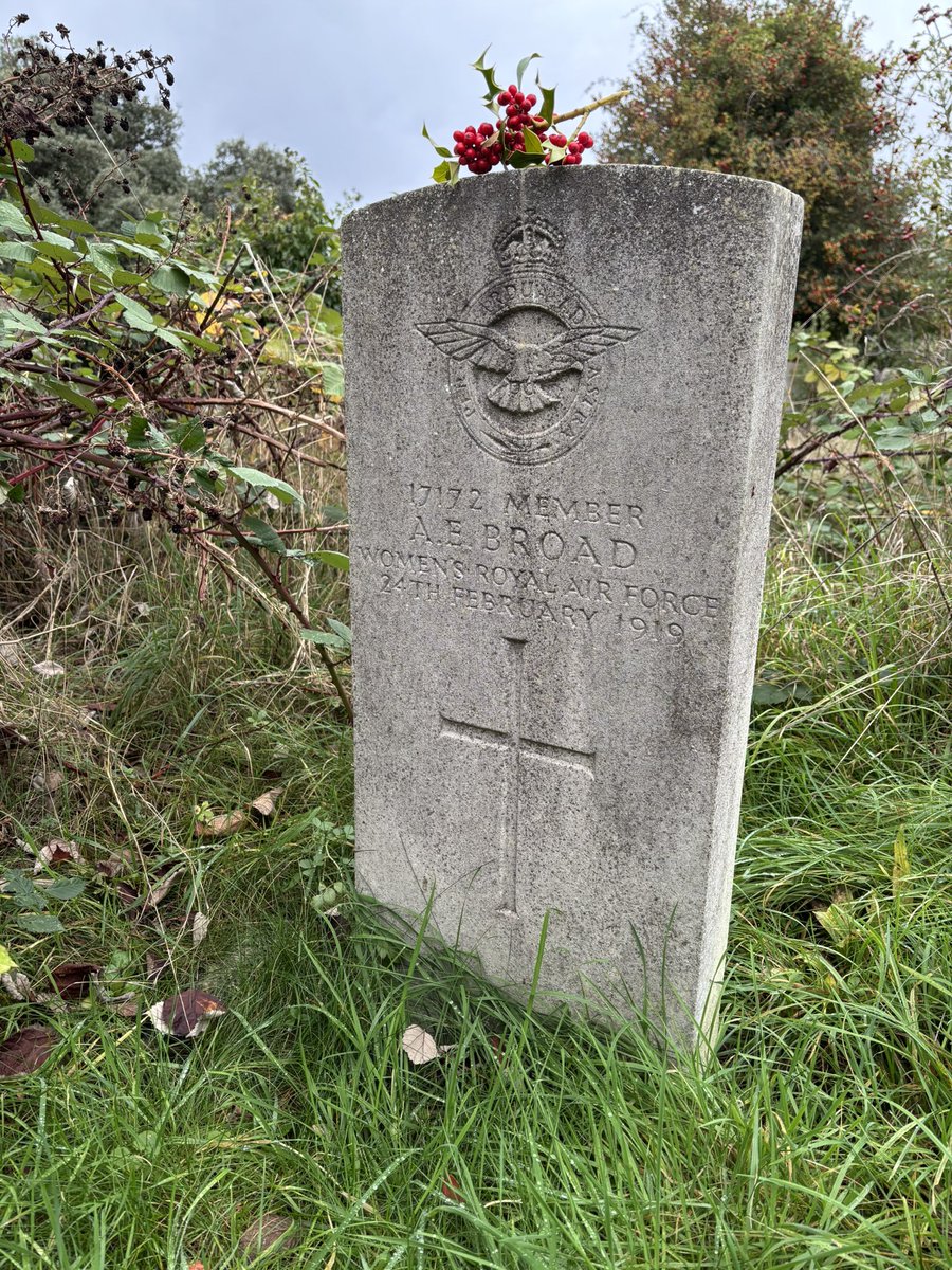 ‘Netta’ Broad Age 22, Women’s Royal Air Force 1919 WW1 #Kingstoncemetery livesofthefirstworldwar.iwm.org.uk/lifestory/7668…
