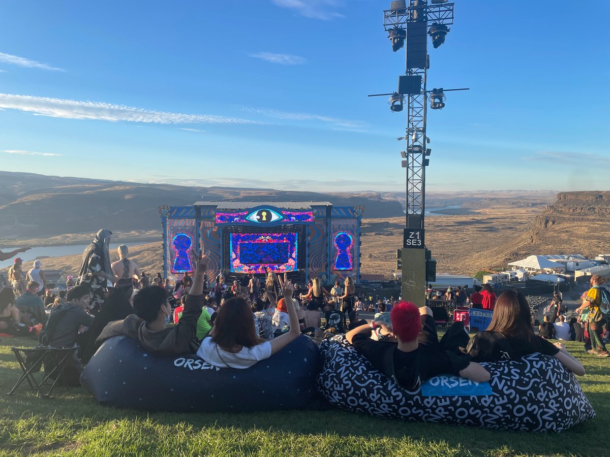 csyeoada's tweet image. These underground DJs, either disappear from the earth or switch careers. Just leave me alone.