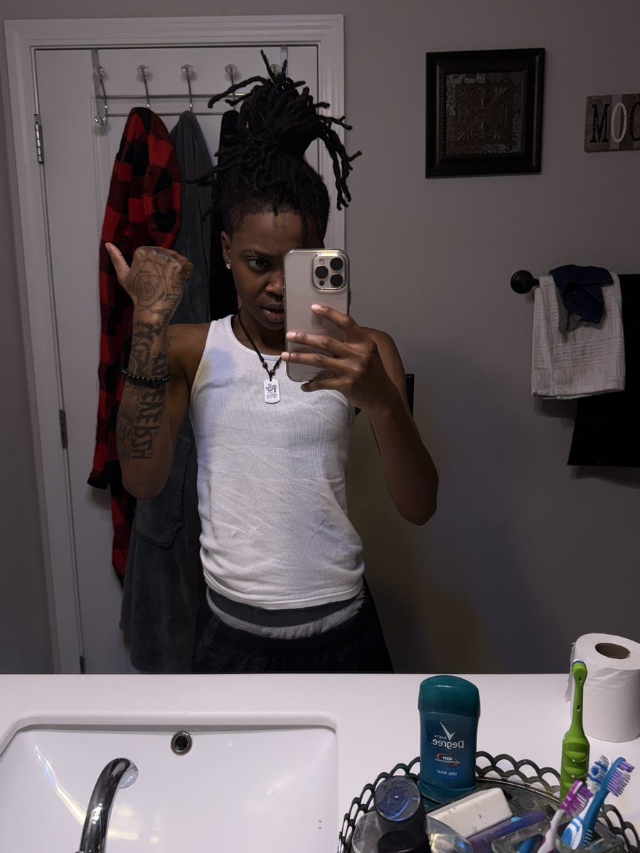 yrnl0n's tweet photo. i need this sleeve done by tmr! https://t.co/ABEEdQKWNx