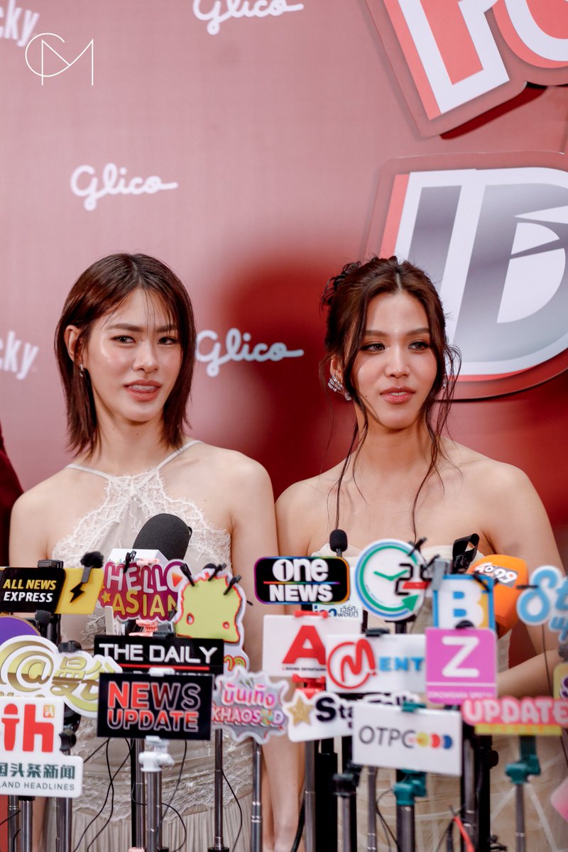 CM2Connect's tweet image. “เอมี่ - บอนนี่” ช่วงสัมภาษณ์ในงาน GMMTV POCKY IDOL FINAL STAGE เวทีเฟ้นหาไอดอลหน้าใหม่

EMIBONNIE POCKY IDOL FINAL

#GMMTVPOCKYIDOL_FINALSTAGE
#emiamily #beonnnie #emibonnie