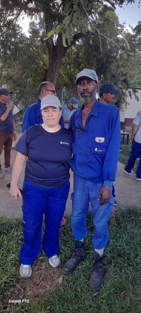 ErlinRondon's tweet photo. Un abrazo de gracias muchachos lo está haciendo bien, @ETECSA_Cuba y el @SNTCIE_Cuba,  orgullosos de ustedes Aquí no se rinde Nadie.@Colina_CTCuba @Cuba_CTC #CubaVencerá https://t.co/JIMVvyVWv9