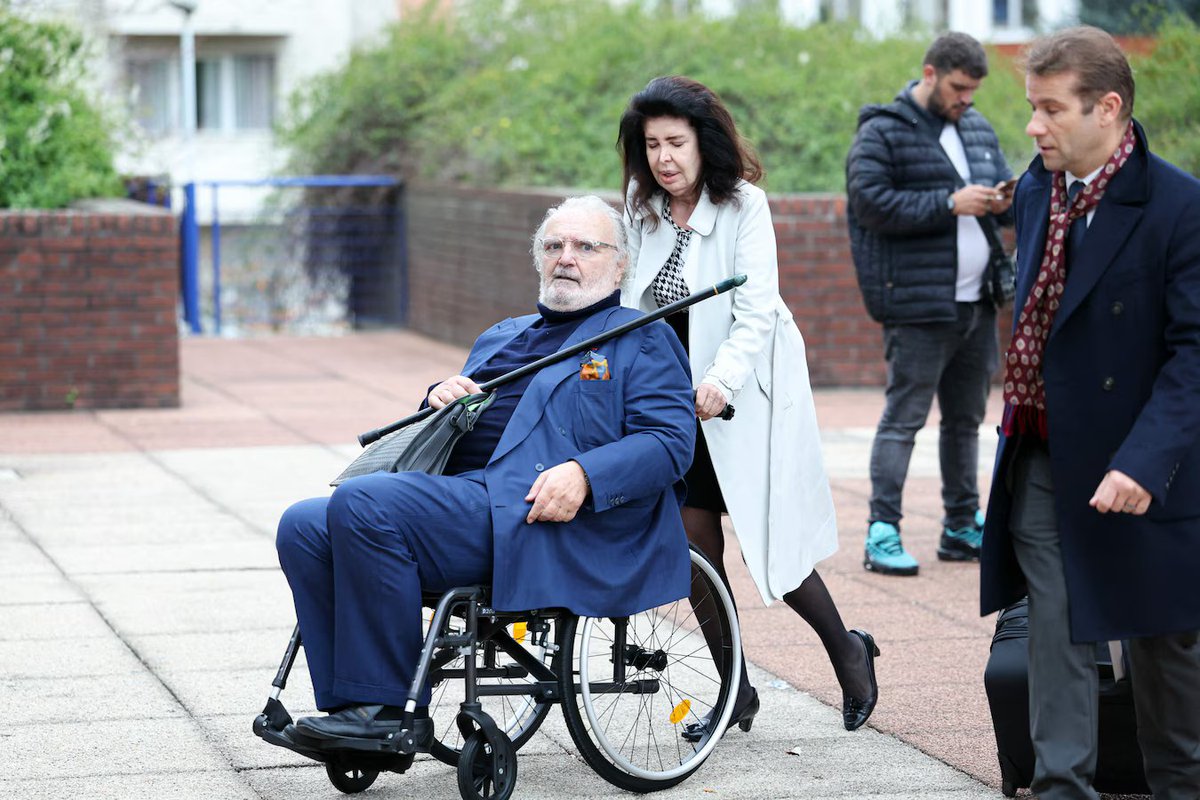 Casimir_Noir's tweet image. De 6 à 8 mois de prison avec sursis requis à l'encontre de #BernardBajolet pour avoir utilisé des méthodes de menaces de chez #Athanor sur #AlainDuménil et pour avoir couvert les noms des deux exécutants de la #DGSE.
sudouest.fr/justice/faits-…