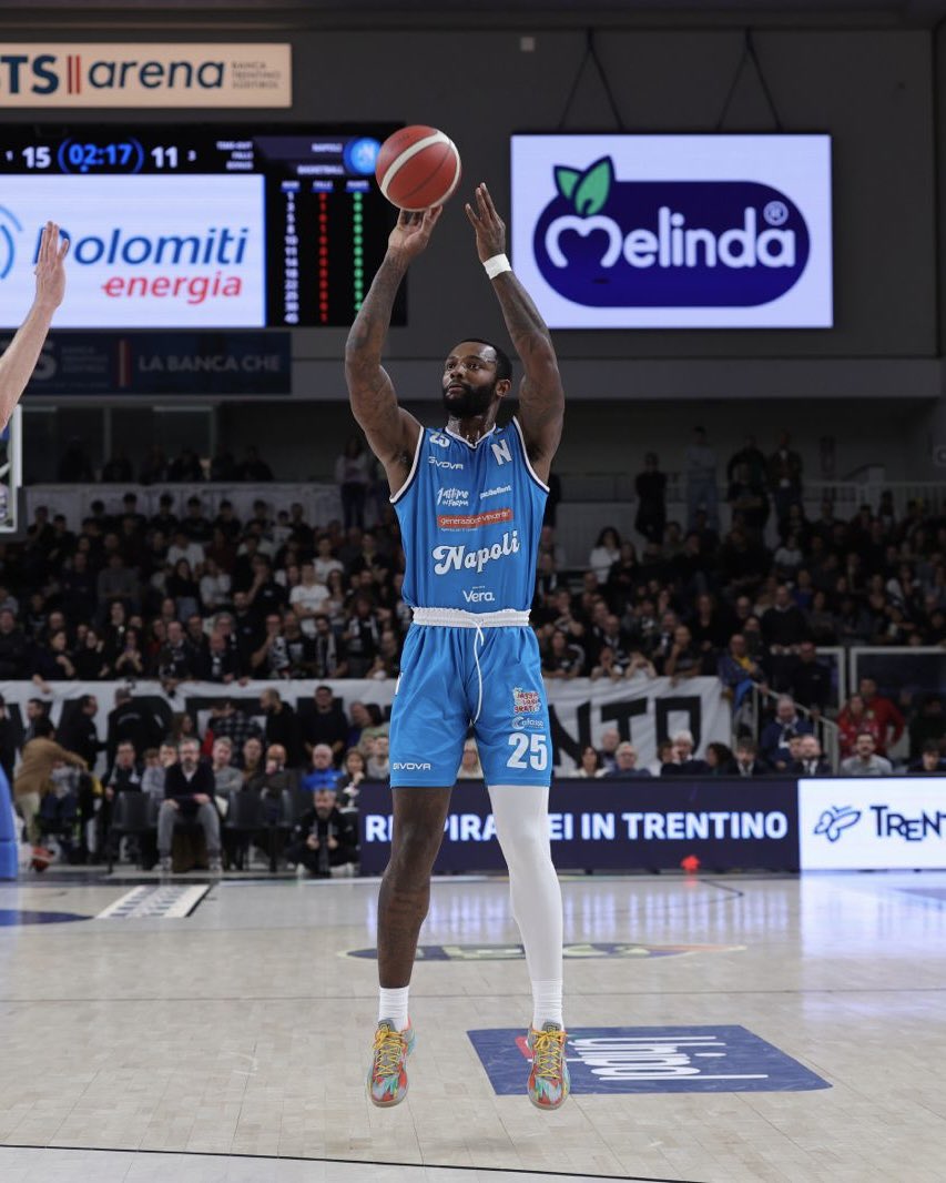 basket_napoli's tweet image. 𝗛𝗔𝗟𝗙 𝗧𝗜𝗠𝗘 ⏸️

Sì chiude un intenso primo tempo alla BTS Arena con gli azzurri avanti sull’Aquila Basket Trento 39-41. Top scorer Simms con 10 punti.

#NapoliBasketball | #DestinationNapoli 💙