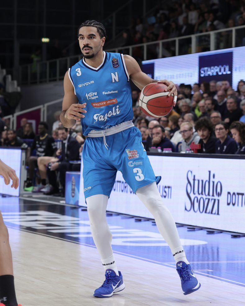 basket_napoli's tweet image. 𝗛𝗔𝗟𝗙 𝗧𝗜𝗠𝗘 ⏸️

Sì chiude un intenso primo tempo alla BTS Arena con gli azzurri avanti sull’Aquila Basket Trento 39-41. Top scorer Simms con 10 punti.

#NapoliBasketball | #DestinationNapoli 💙