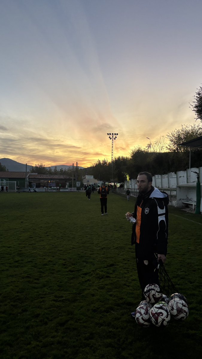 No hemos conseguido puntuar, pero aquí os dejamos el atardecer de hoy y nuestro Guillermo