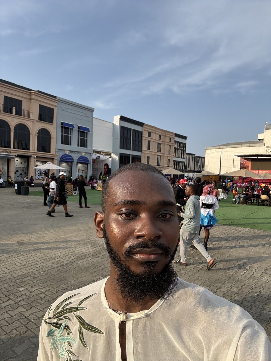 Excellingstar's tweet image. I just wanna wear what I want, get high, get out, get by, get drunk.
#gtcofashionweekend #gtcofashionweekend2025