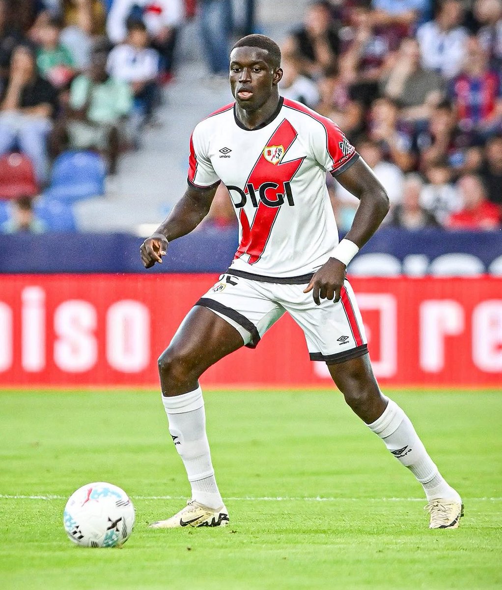 Nobel Mendy is a colossal CB. He’s the Konaté/Gabriel type: wide-duel specialist with potential to become a garden wall, and with good technique otb to be progressive too. He’s very hard to outmuscle and once he tackled you, you’re done. Left-footed also. Won’t last long at Rayo.