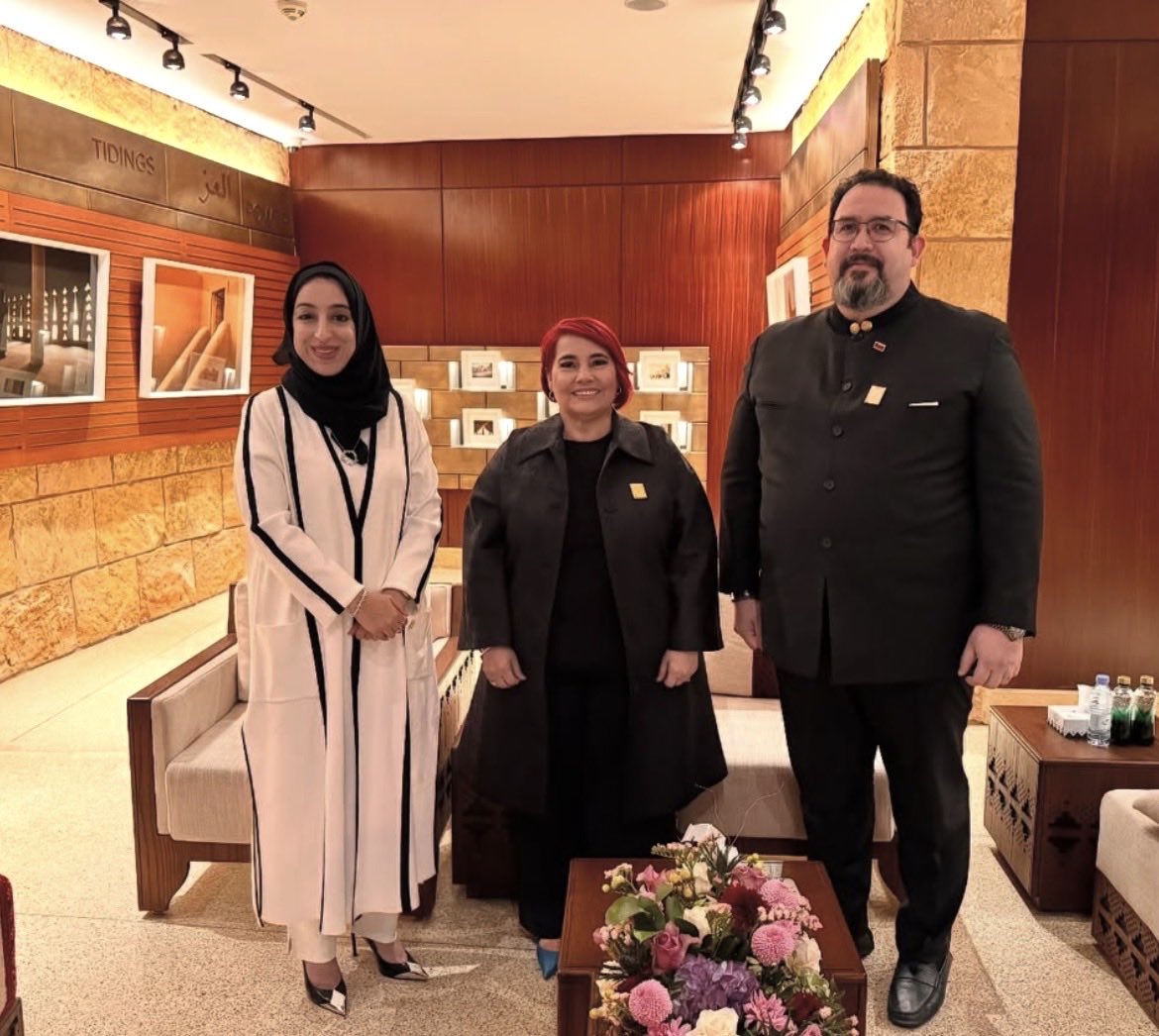 EmbaVESaudiA's tweet image. Ministra  @leticiagomezve se reúne con la Ministra de Turismo de Bahréin, Fátima Al Sairafi junto al Embajador de Venezuela en Arabia Saudita David Velásquez Caraballo quienes conversaron sobre el fortalecimiento de la cooperación en materia turística entre ambos países.
