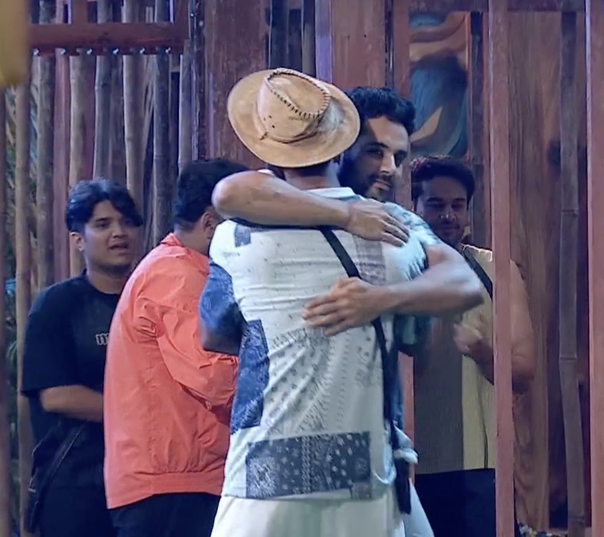 kyaahaidhakkan's tweet photo. salman was right when he said:
“abhishek,tumhare dost he tumhe le doobenge.”💔 https://t.co/EDISZCUubE