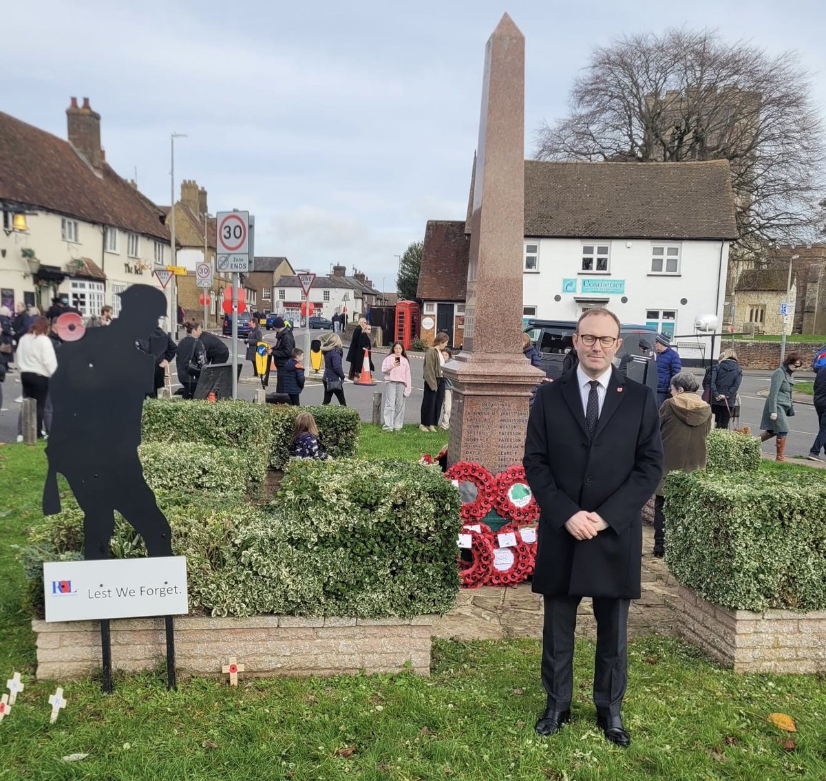 Blake_MidBeds's tweet image. This morning in #Toddington, I was honoured to lay a wreath on behalf of #MidBedfordshire in remembrance of all who gave their lives for our freedom.

In the afternoon, I joined the wonderfully attended parade and wreath laying in #Flitwick, where the community came together with…