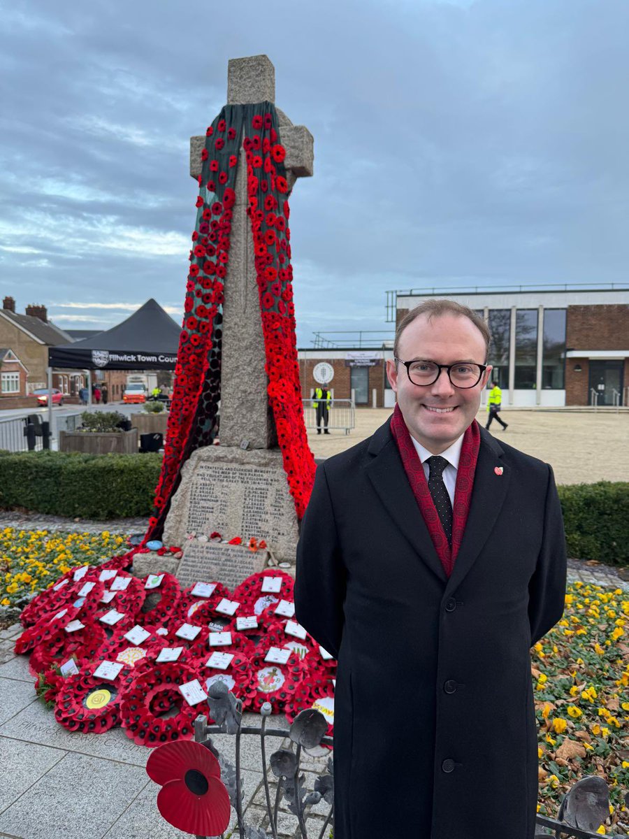 Blake_MidBeds's tweet image. This morning in #Toddington, I was honoured to lay a wreath on behalf of #MidBedfordshire in remembrance of all who gave their lives for our freedom.

In the afternoon, I joined the wonderfully attended parade and wreath laying in #Flitwick, where the community came together with…