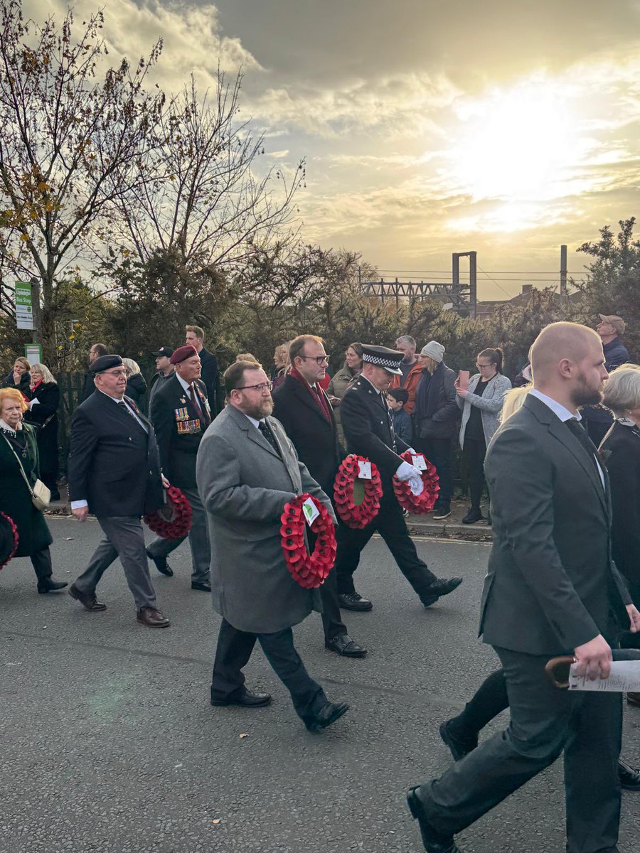 Blake_MidBeds's tweet image. This morning in #Toddington, I was honoured to lay a wreath on behalf of #MidBedfordshire in remembrance of all who gave their lives for our freedom.

In the afternoon, I joined the wonderfully attended parade and wreath laying in #Flitwick, where the community came together with…