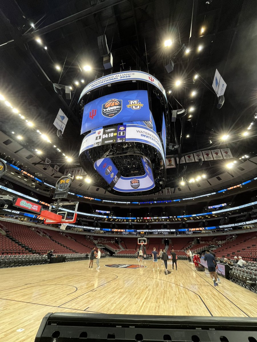 CHICAGO — After the obligatory Chicago Bagel Authority run, we are here at the United Center for #mubb against Indiana. 

It’s the Golden Eagles’ first real test of the season after two buy games. A battle of portal opposites.

I’m on the MU Radio broadcast and the 2nd day story.