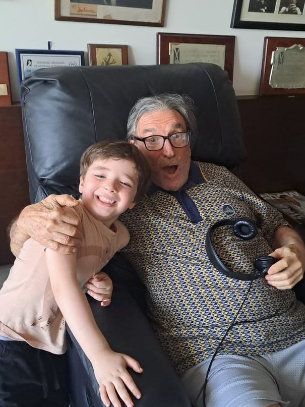 joadoldan's tweet image. Hoy me toca contarte que ya no vamos a pasar por de Cacho para jugar, ya no te va a preparar el atril para pintar, no vamos a ver tv, no se va sorprender con tu forma de hablar. Te voy a tener que explicar algo que va más allá del cielo,que tiene que ver con la pérdida y el adiós