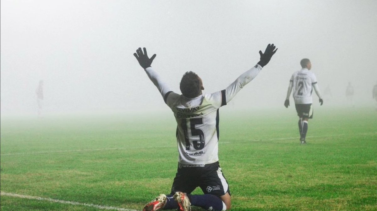 ATT_Yu's tweet image. Só digo que Uniforme Branco e "gol invisível" têm aura de acesso. Será que esse foi o nosso "Jogo da Neblina"?

VAI LEÃÃÃÃO ! ! ! 🦁