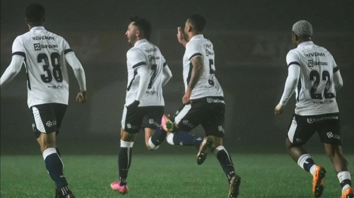 ATT_Yu's tweet image. Só digo que Uniforme Branco e "gol invisível" têm aura de acesso. Será que esse foi o nosso "Jogo da Neblina"?

VAI LEÃÃÃÃO ! ! ! 🦁