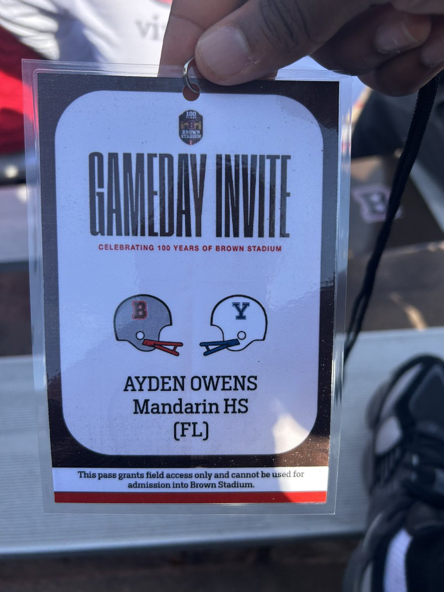 ExclusiveAo's tweet photo. Had a Great Game day invitation at @BrownU_Football.

@BrownHCPerry @coachDjackson1 
@BullockToby1 
@biggameJames_36 
@Mandarin_HS_FB https://t.co/hGJZYIIZoE