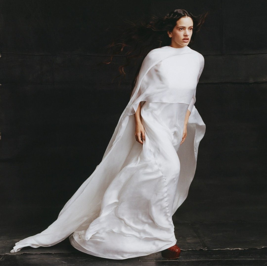 updaterosalia's tweet image. ROSALÍA talks about whether there is artificial intelligence in the lyrics of her new album “LUX”.

“AI is nonexistent on this record. At one point I thought, let’s take advantage of the fact that it exists, let’s ask it to write a verse and see how it does. The result was…