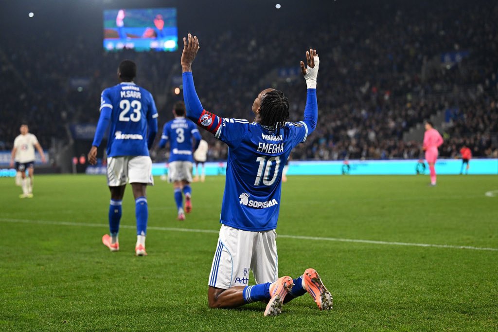 Bluecoxtra's tweet image. #SecondHalf: Strasbourg (2-0) Lille OSC

33’: ⚽ Captain Emegha | 🅰️ Diego Moreira
63’: ⚽ Captain Emegha | 🅰️ 

#RCSALOSC | #BlueCo