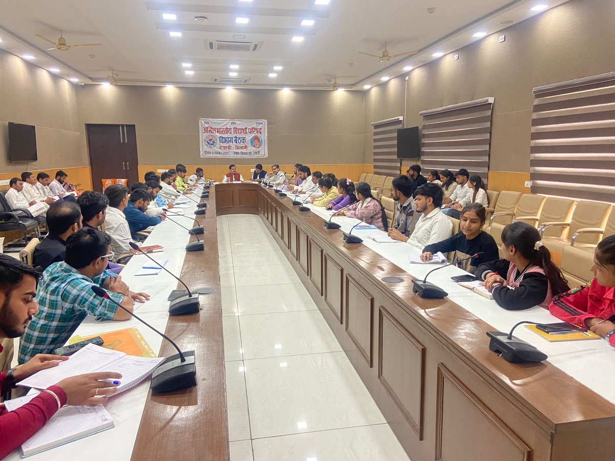 Triptisaini19's tweet image. अभाविप रेवाड़ी व भिवानी विभाग की बैठक केंद्रीय प्रवास के अंतर्गत पूर्वोत्तर क्षेत्र के क्षेत्रीय संगठन मंत्री श्री कमल नयन जी की उपस्थिति में संपन्न हुई। 

#ABVPHaryana #meeting