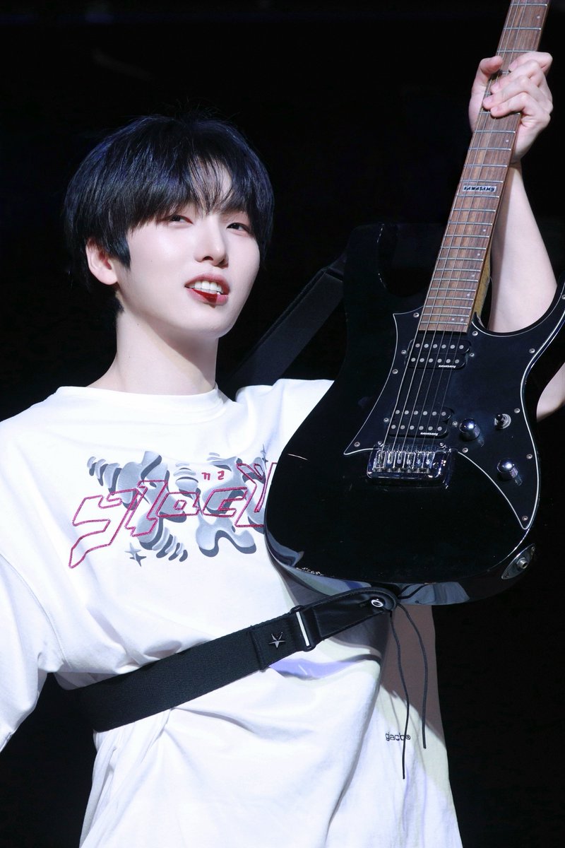 ♡۟ ࣭  ♪ ׂ  🎸 ✴︎˚ ⋆⋮

:¨·.·¨: 
 `·..#서호 #SEOHO