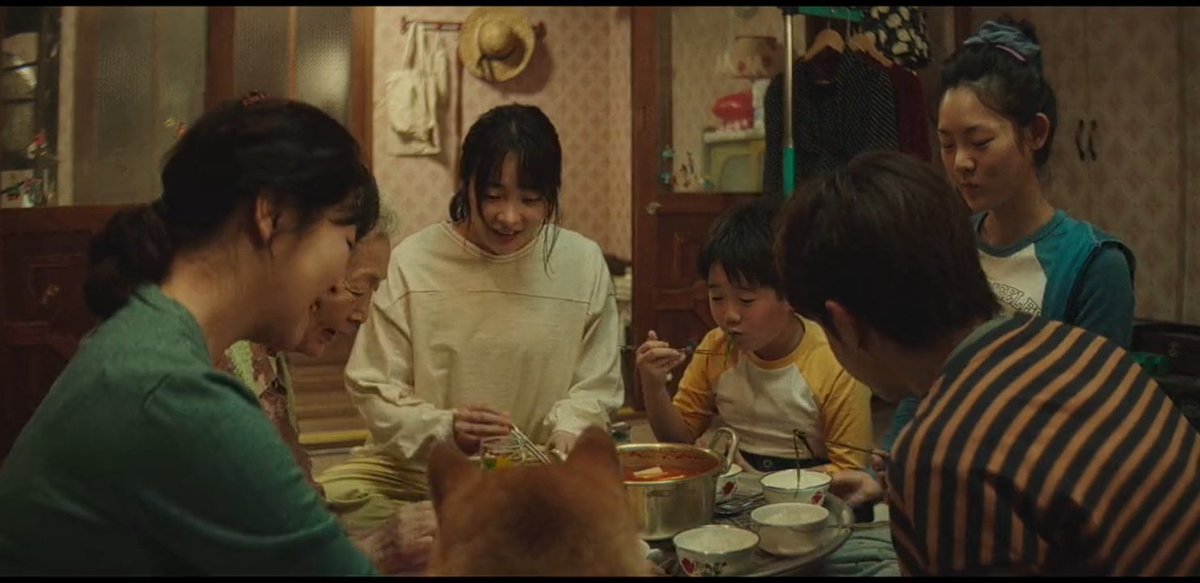 softstargaze's tweet photo. As a Reply 1988 enthusiast I have a soft spot for ’90s dramas with emotionally healthy family or found-family energy. Even with limited screentime, those wholesome conversations, the shared meals in Typhoon Family give me so much comfort.

#TyphoonFamily #TyphoonFamilyEp10 https://t.co/fiF0L34QSK