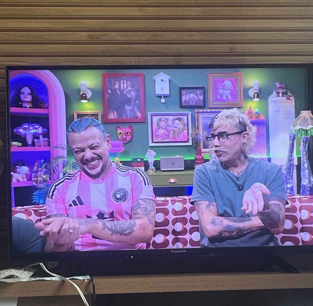 “Que dia triste”
Eu automaticamente: