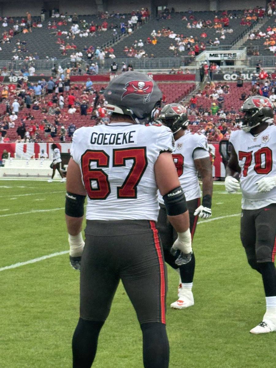 AileenHnatiuk's tweet image. Luke Goedeke appreciation post (I know yall missed him) #Bucs