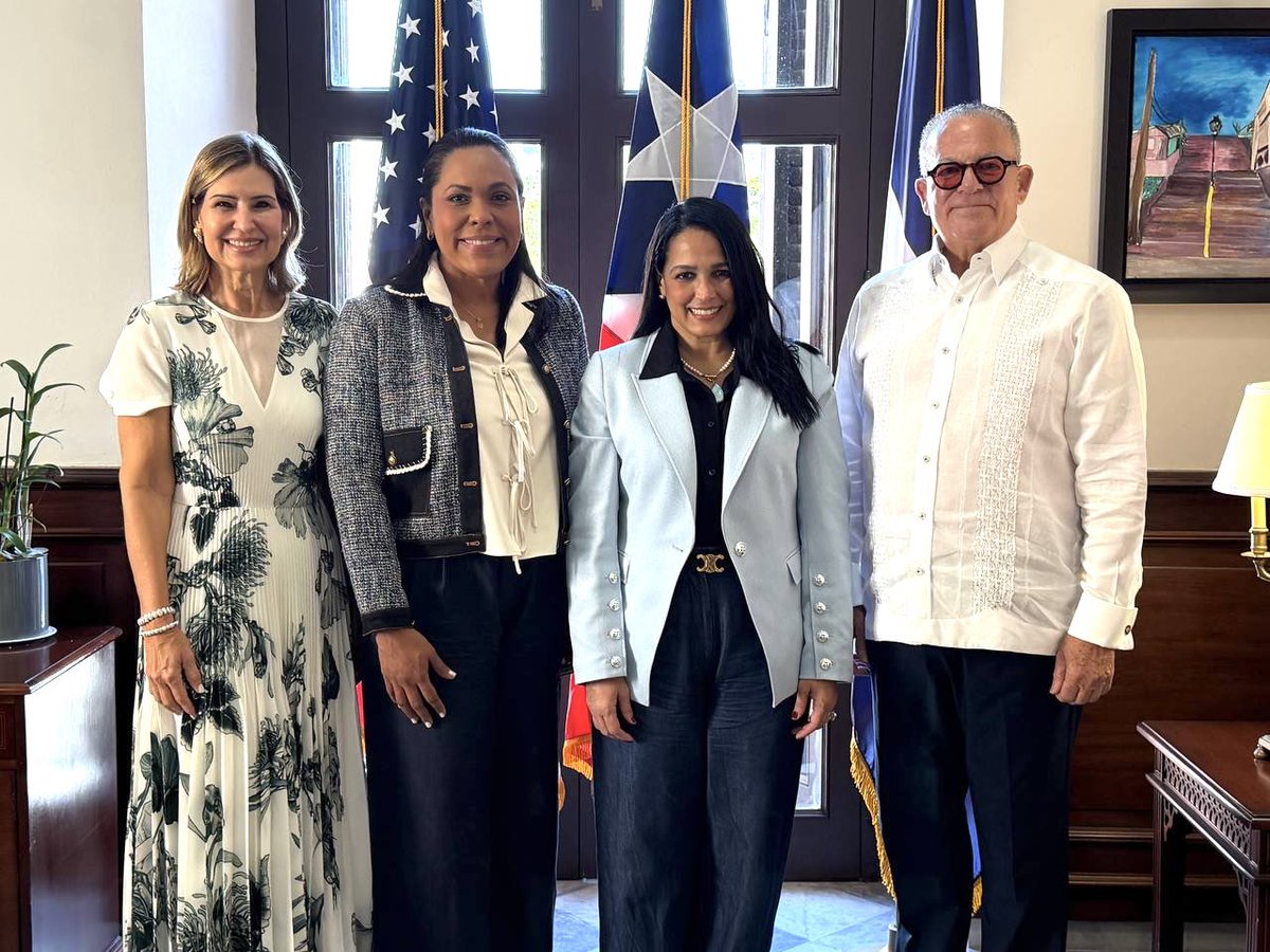 La secretaria de Estado, Rosachely Rivera Santana, recibió a la Embajadora y Viceministra de Relaciones Exteriores para las Comunidades Dominicanas en el Exterior, Celine Toribio y al Embajador, Director Ejecutivo Comisión Mixta Bilateral República Dominicana, Miguel Cabral.