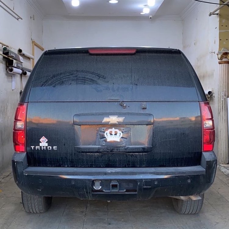 نخسر بشر بس مانخسر مبادينا 
ودروبنا صوب فعل الطيب مندفعه

ما نلتفت للكلام اللي يذم فينا 
نفوسنا عن كلام الناس مرتفعه.!