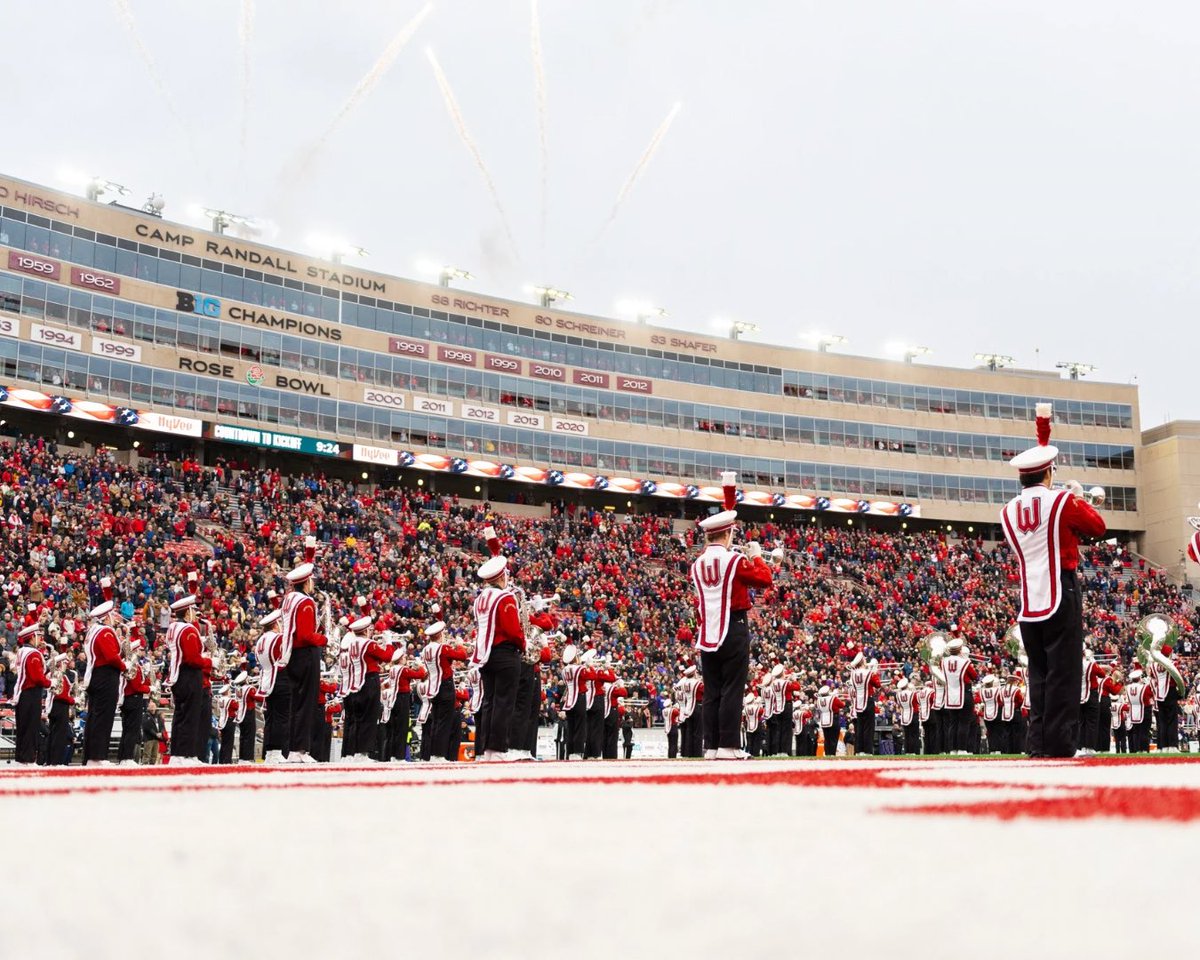 A swingin’ salute and a statement win! 🇺🇸 What. A. Night.

📸: Jack Pantaleo - <a href="/jacksnapsband/">Jack Pantaleo</a>

#EatARock #OnWisconsin