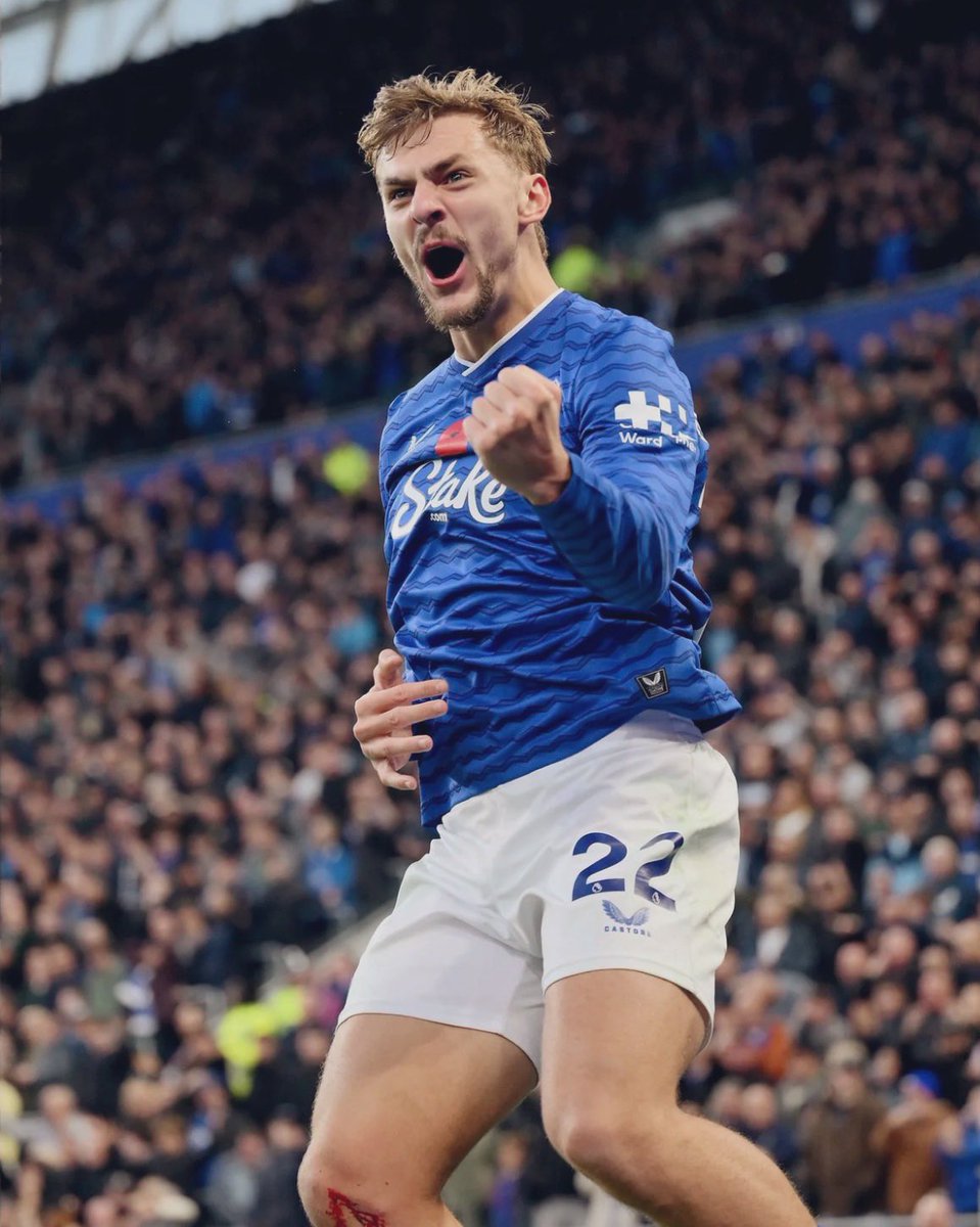 tacticalefc's tweet image. Kiernan Dewsbury-Hall’s performance vs Fulham is everything I imagined when we brought him in. Clearly isn’t a #10 and much better deeper.

Incredible ball retention, good carrying, creation, superb defensive work, let him have that box-to-box role (good stuff by Moyes).

#EFC