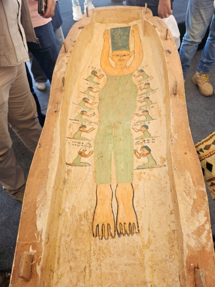 A 3000 year-old egyptian coffin includes the drawing, that looks just like Marge Simpson ... 

Marge Simpson has been a pop culture icon since she first appeared on television screens in 1987. But from the looks of things, she might be older than you think. In 2023, archeologists