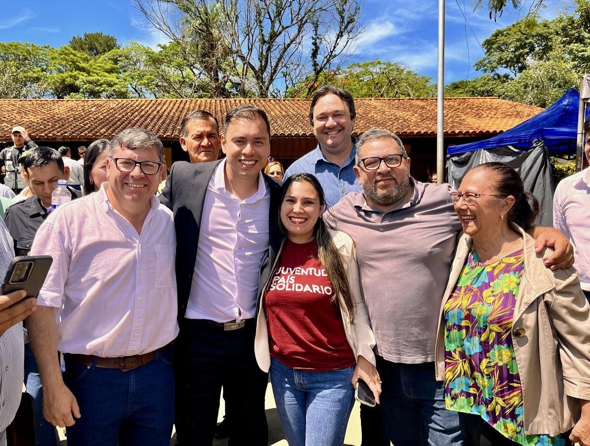 UnidosXLambare's tweet photo. 📍CDE

💚 Estamos acompañando las elecciones municipales junto al equipo de la Alianza Unidos por Lambaré, en apoyo a nuestro amigo y candidato del Partido Yo Creo, Daniel Pereira Mujica.

Recorriendo, compartiendo y sumando fuerzas por una política más cercana y solidaria 💪✨ https://t.co/kgIQFzkXmo
