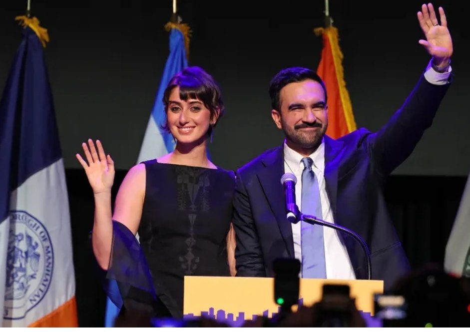 SlavFreeSpirit's tweet image. 🏴‍☠️ | Behind the innocent face of Zohran Mamdani’s wife, a Syrian Muslim named Rama Duwaji, who earned repute as an illustrator and artist, lies a den of propaganda, much like Zohran’s Jewish stepfather who ran Holocaust propaganda through his art. Rama Duwaji has long been…