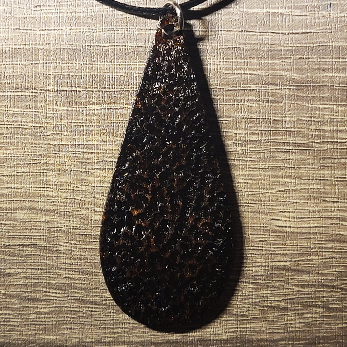 fumiferus's tweet image. “Tant que tu vis, brille ; ne t’afflige de rien outre mesure.
La vie n’existe qu’un instant, et le temps réclame son dû.”
Gravée sur la stèle de Sékilos, pierre grecque du Ier–IIe s. apr. J.-C.

#fumiferus #pyrogravure #pyrography #woodburning #handmade #woodart